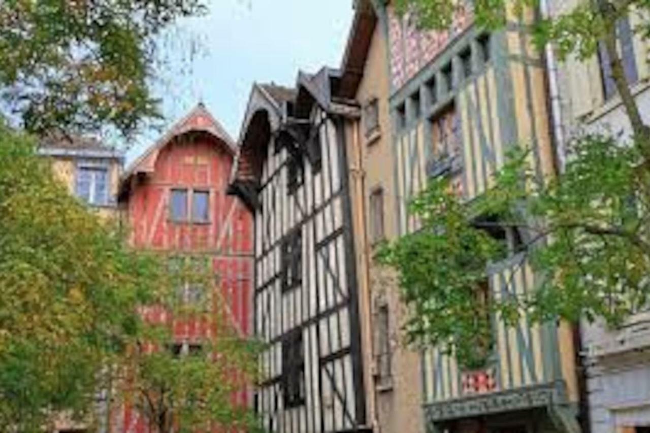 Villa le Jardin d'Odette Yevres-le-Petit Esterno foto